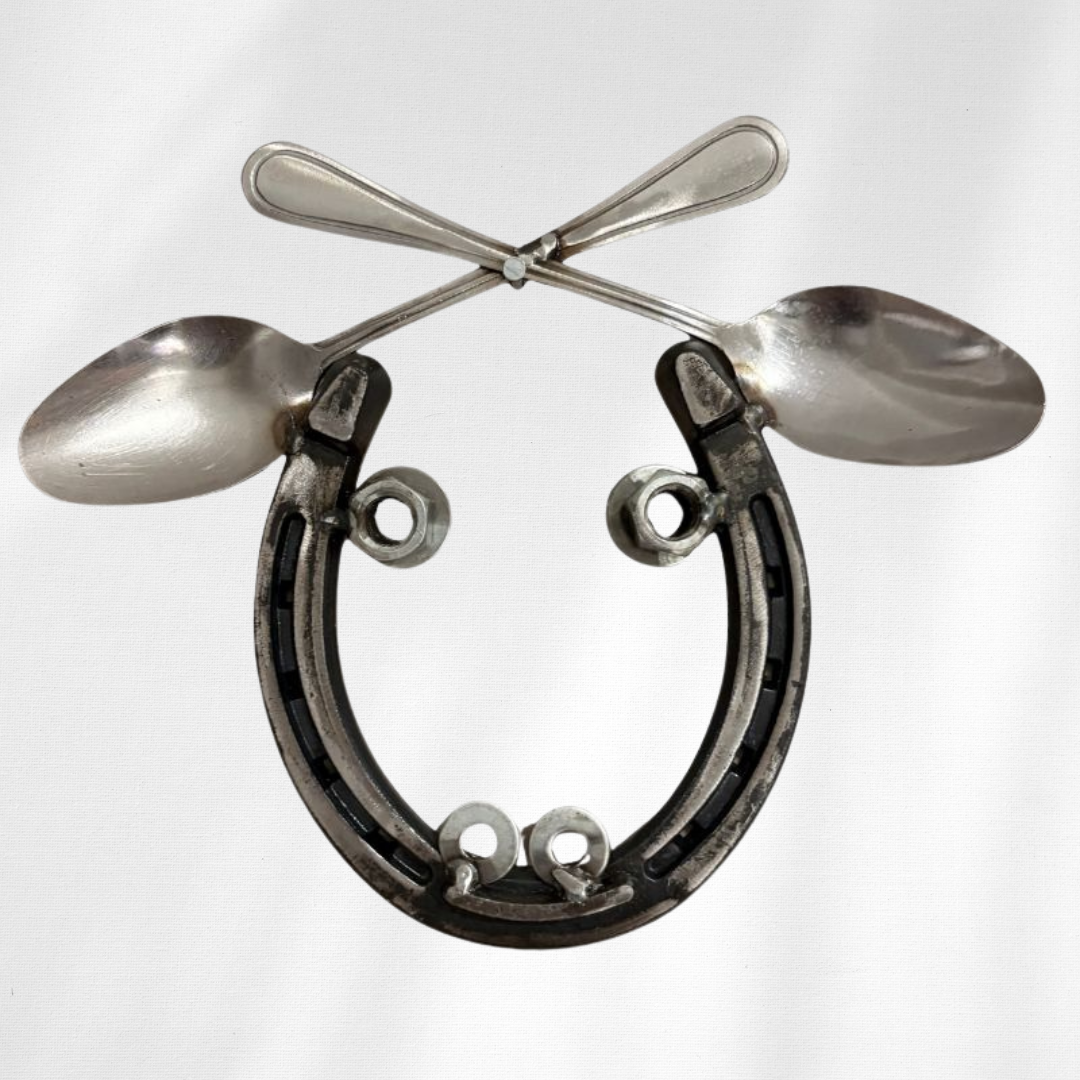 Horseshoe Cow Head Wall Art – Rustic Farmhouse Metal Cow Décor with Spoon Ears, Hardware Eyes & Washer Nostrils