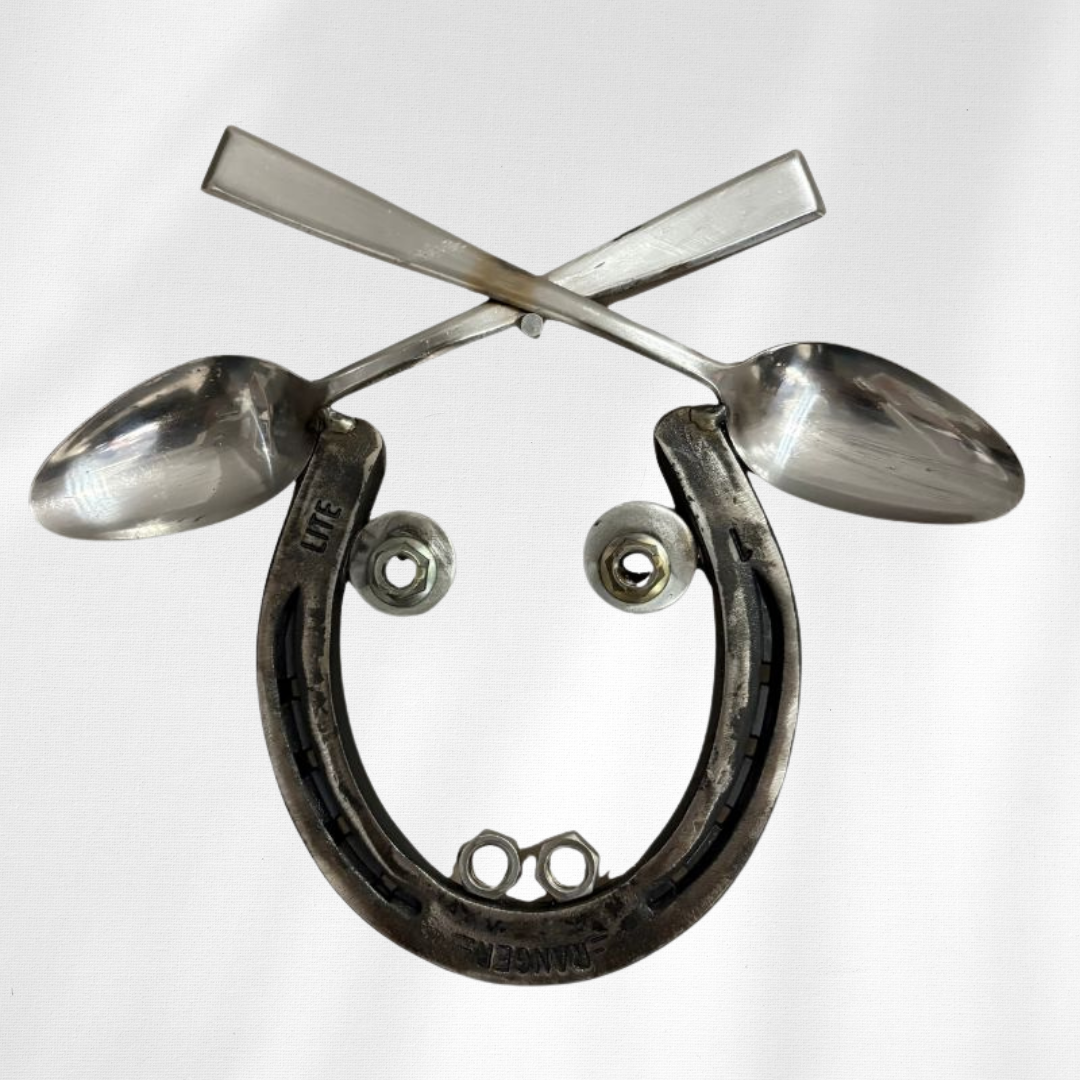 Horseshoe Cow Head Wall Art – Rustic Farmhouse Metal Cow Décor with Spoon Ears, Hardware Eyes & Nut Nostrils