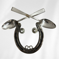 Horseshoe Cow Head Wall Art – Rustic Farmhouse Metal Cow Décor with Spoon Ears, Hardware Eyes & Nut Nostrils