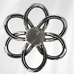 Horseshoe Flower Wall Art – Handmade Metal Flower Decor – Rustic Farmhouse Steel Wall Hanging – New Horseshoe Metal Art – Glossy Clear Coat Finish