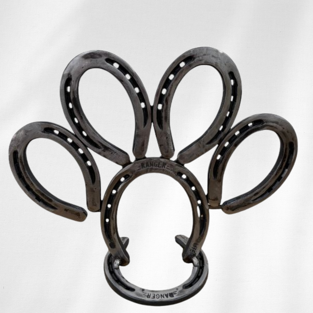 Horseshoe Paw Print Sculpture – Handmade Metal Pet Paw Decor – Freestanding Pet Memorial Art – Dog or Cat Paw Keepsake Display