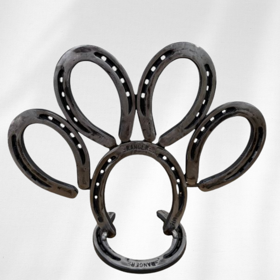 Horseshoe Paw Print Sculpture – Handmade Metal Pet Paw Decor – Freestanding Pet Memorial Art – Dog or Cat Paw Keepsake Display